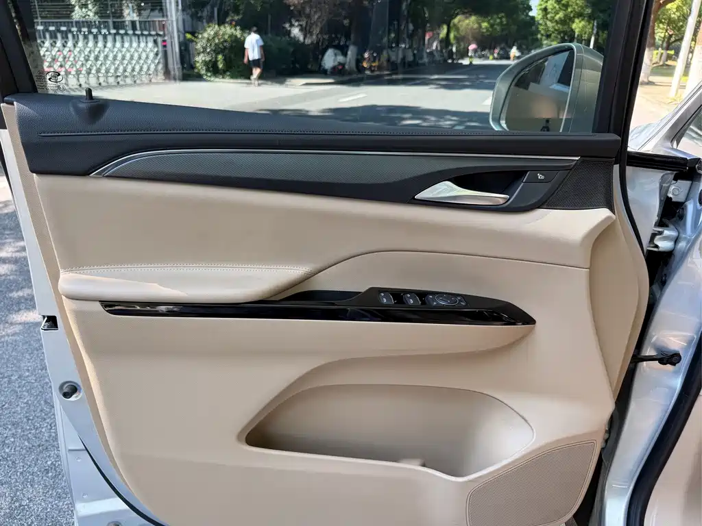 Buick GL8 Hybrid — миниатюра 11