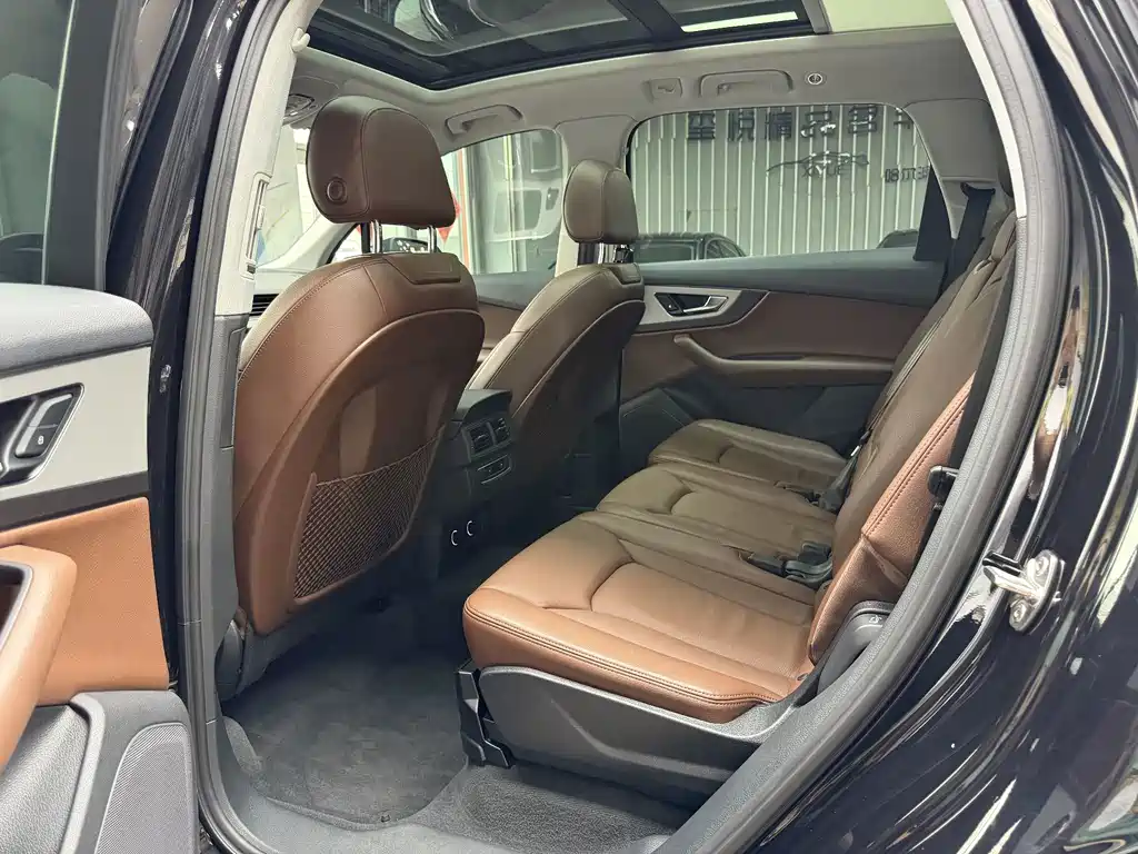 Audi Q7 — миниатюра 24
