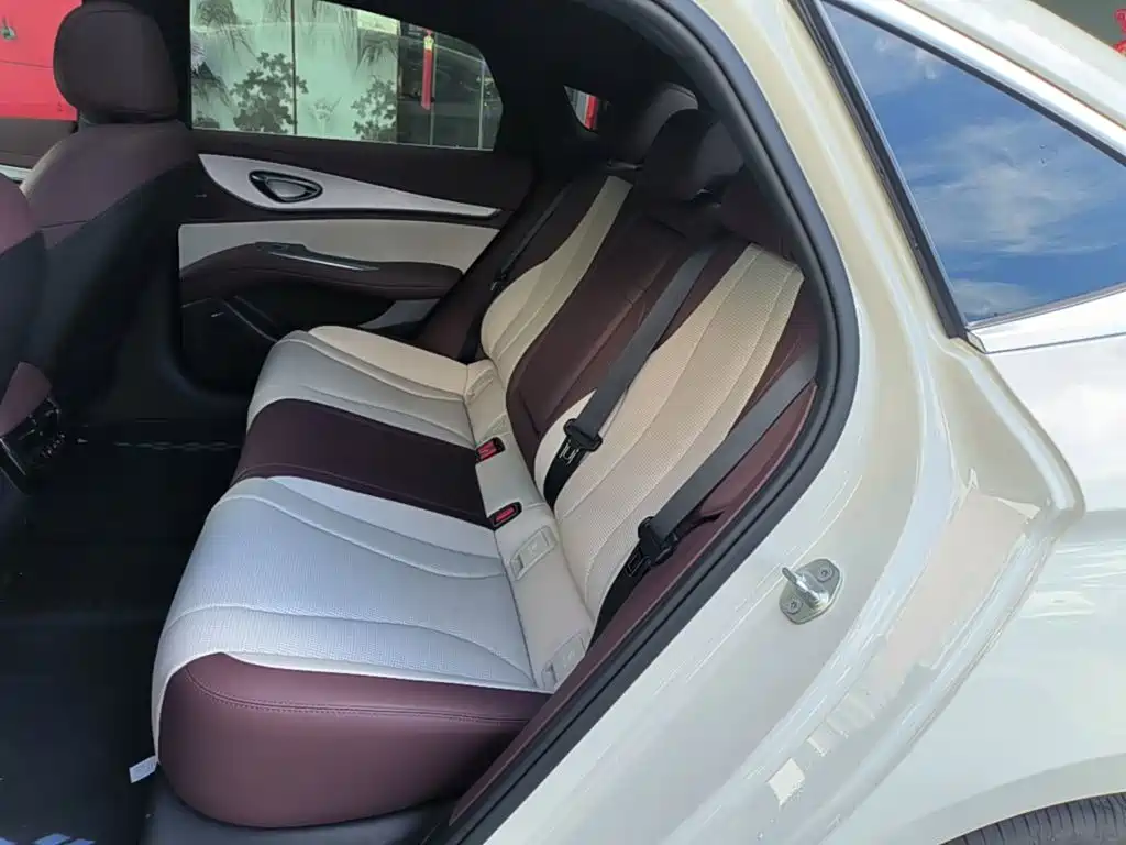 BYD Seal 07 DM-i — миниатюра 17