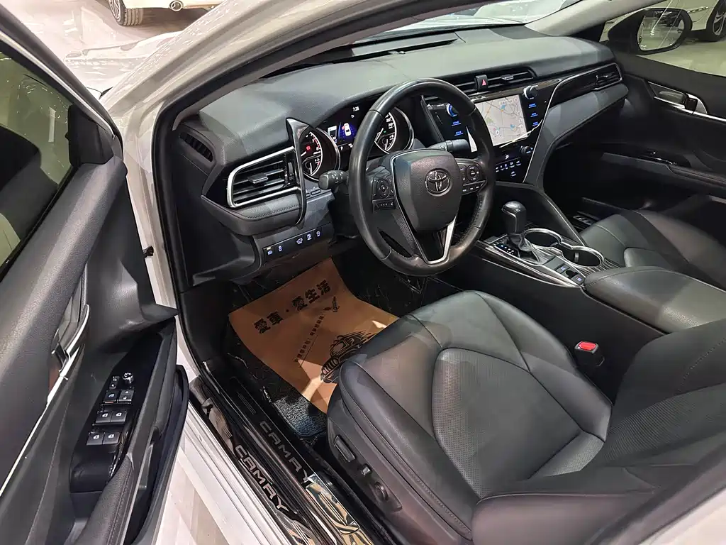 Toyota Camry — миниатюра 5