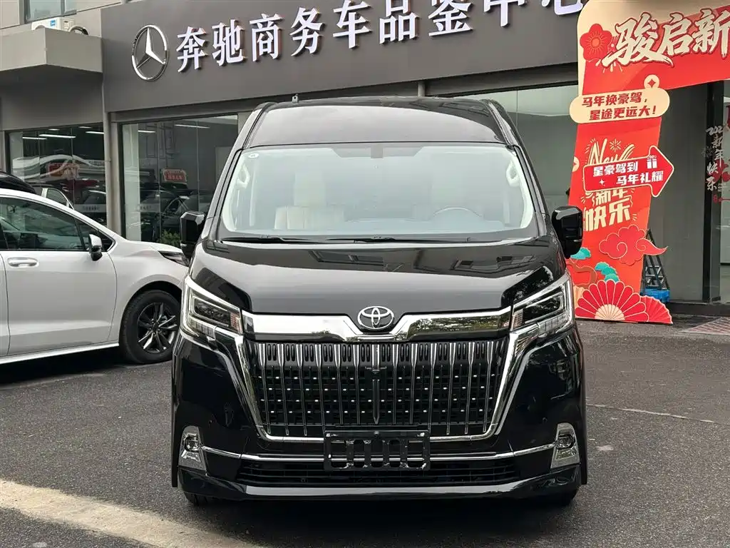 Toyota HiAce 2024 3.5L AT