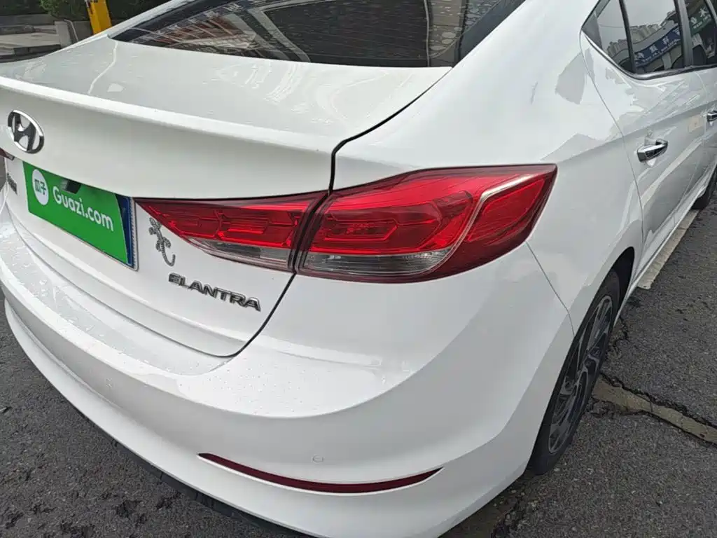 Hyundai Elantra — миниатюра 8