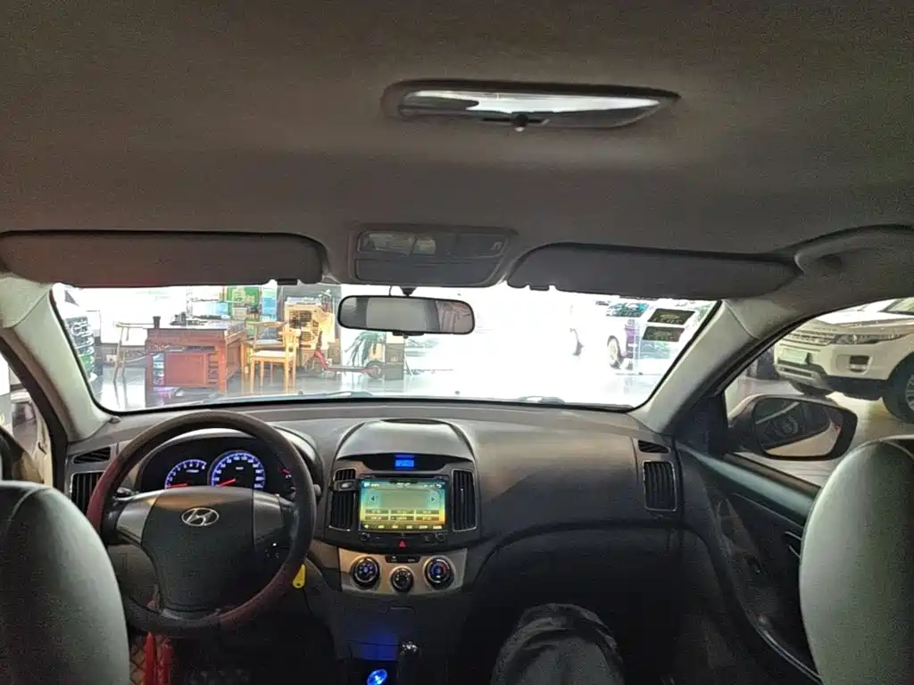 Hyundai Elantra — миниатюра 18
