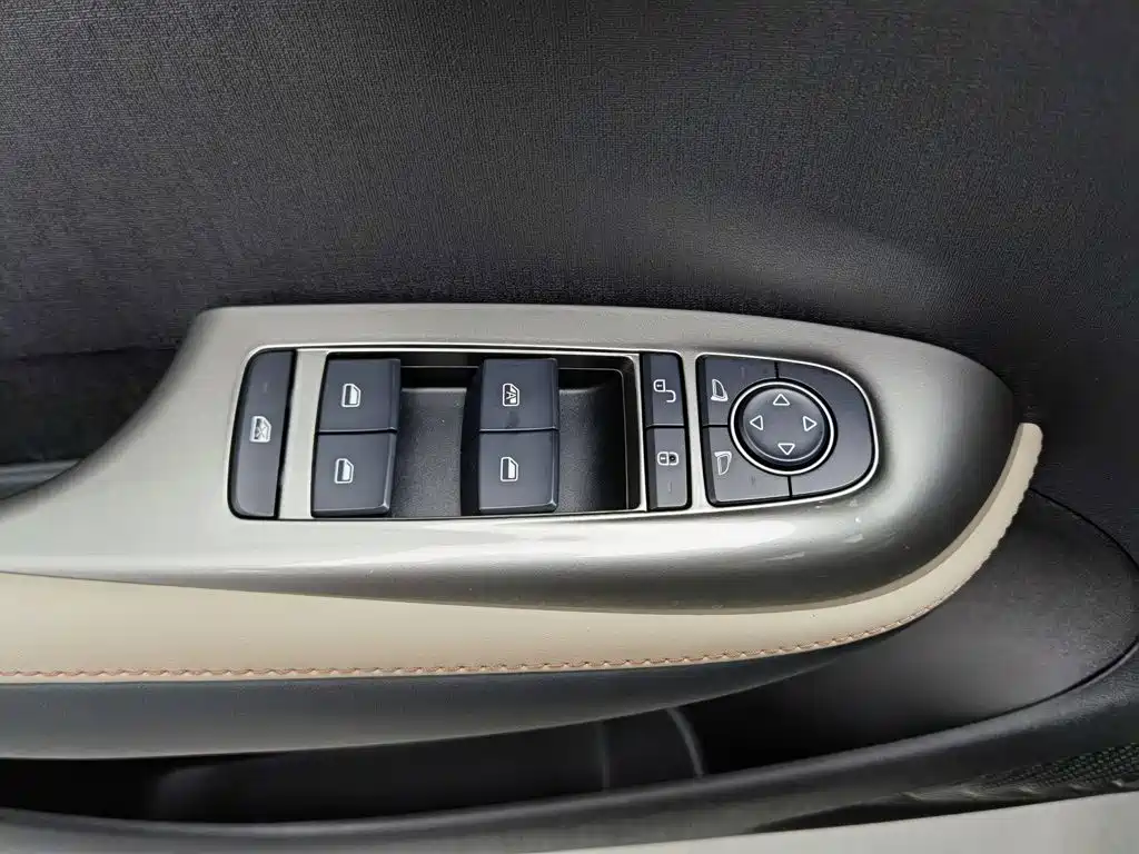 BYD Dolphin — миниатюра 9