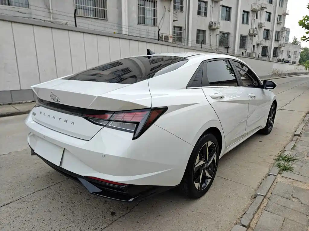 Hyundai Elantra — миниатюра 5