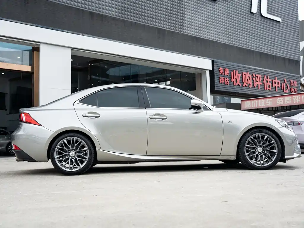 Lexus IS 2015 200t F SPORT