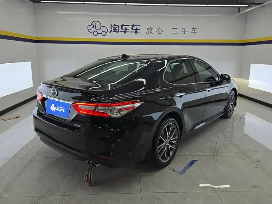 Toyota Camry — миниатюра 3