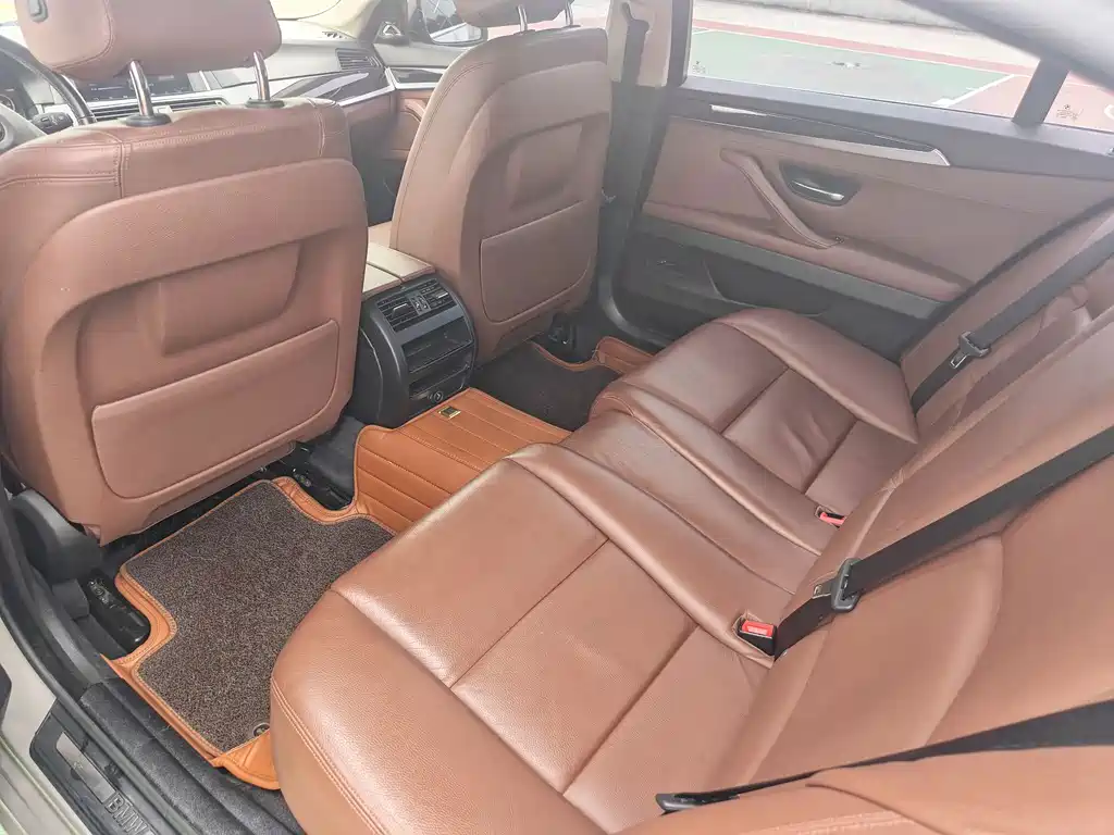 BMW 5 Series — миниатюра 6