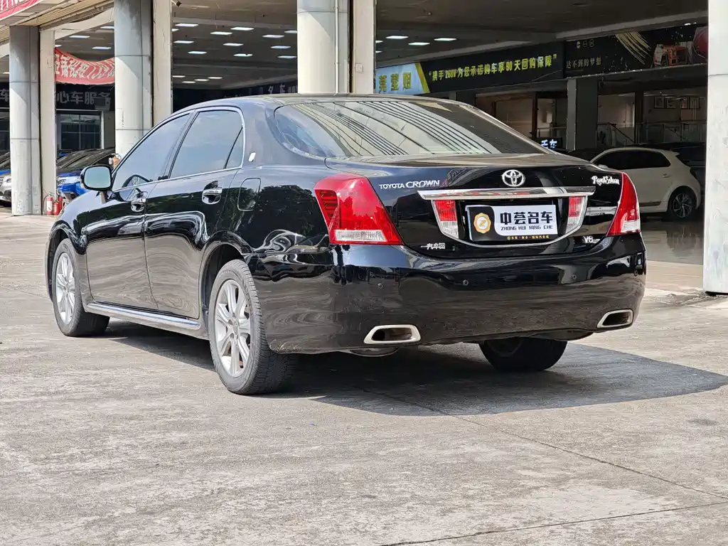 Toyota Crown — миниатюра 18
