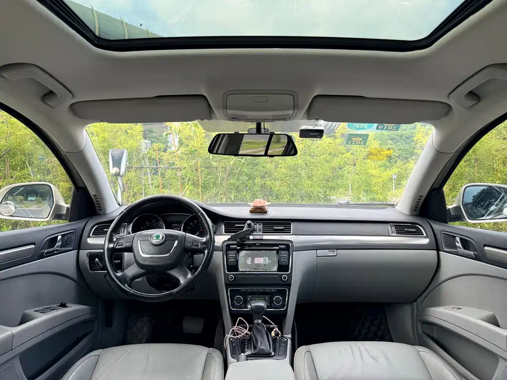 Skoda Superb — миниатюра 6