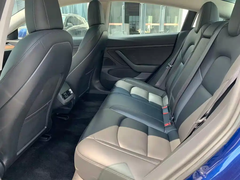 Tesla Model 3 — миниатюра 8