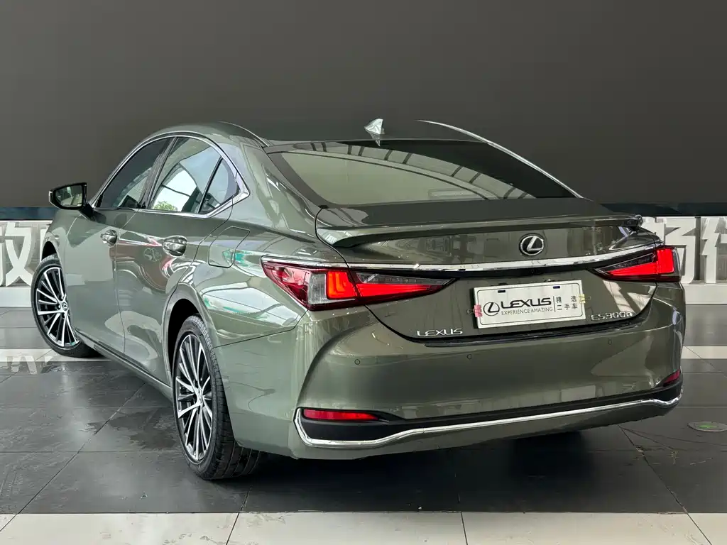 Lexus ES — миниатюра 6