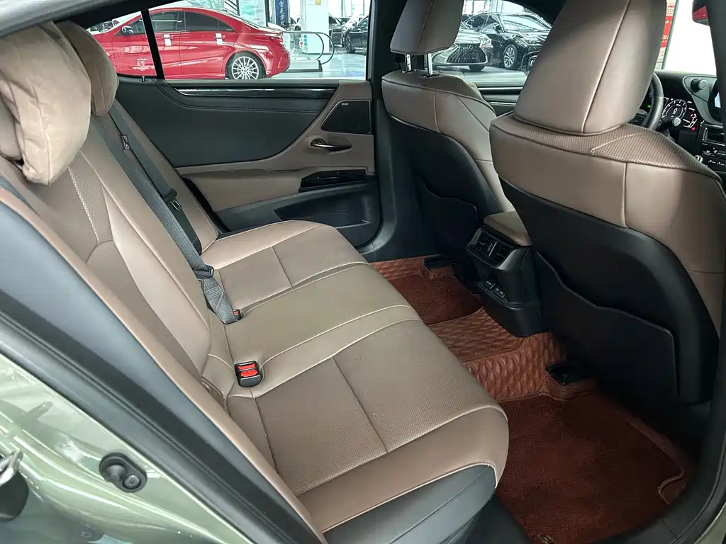 Lexus ES — миниатюра 10