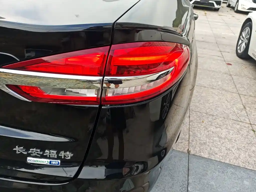 Ford Mondeo — миниатюра 8