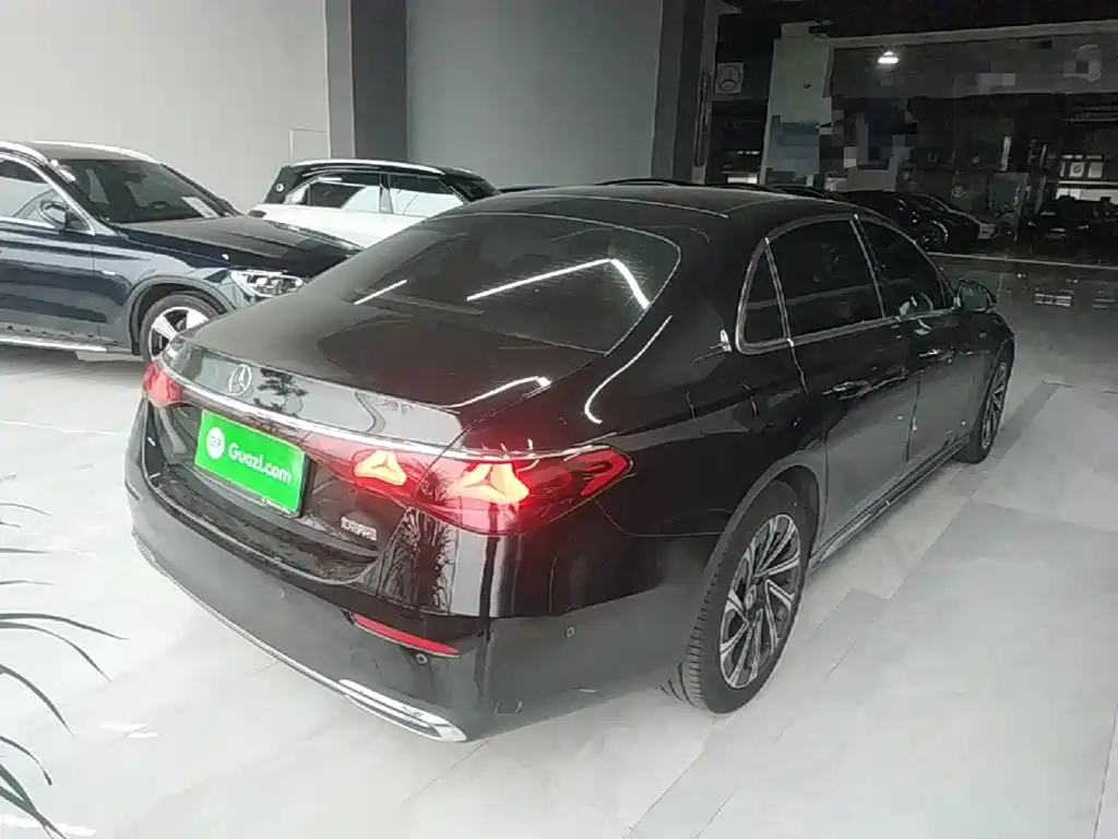 Mercedes-Benz E-Class — миниатюра 7