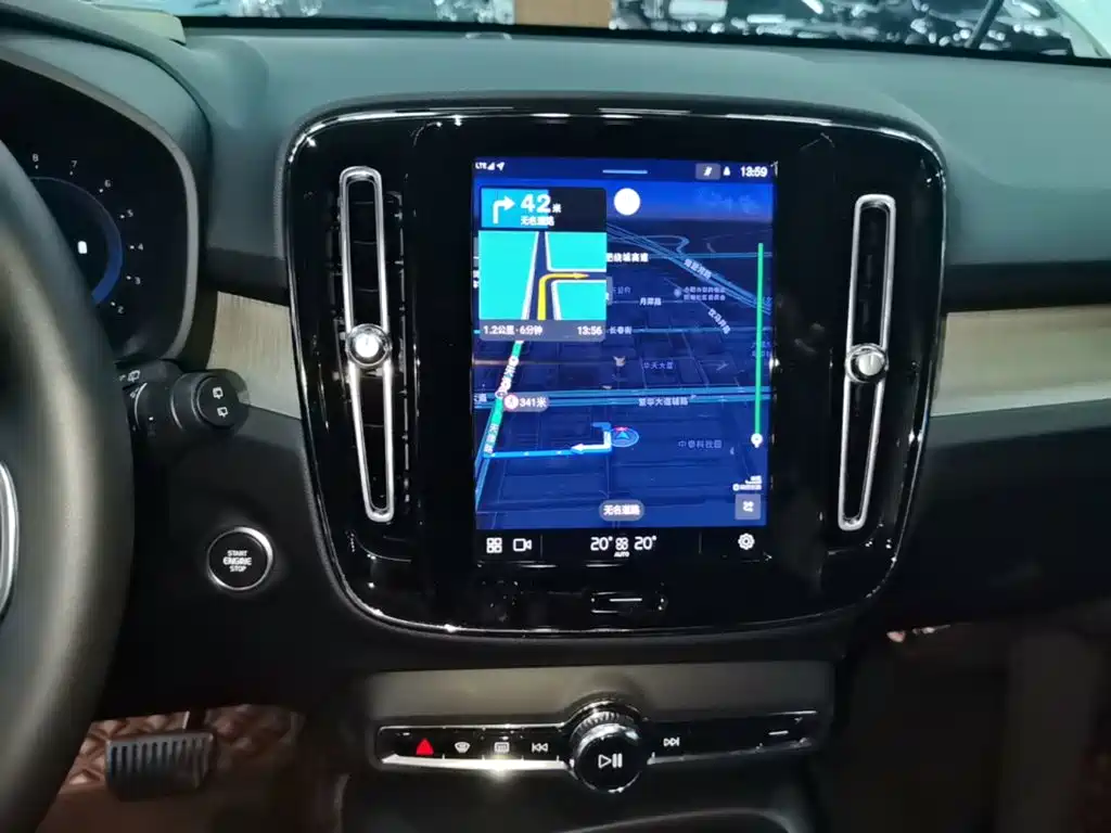 Volvo XC40 — миниатюра 13