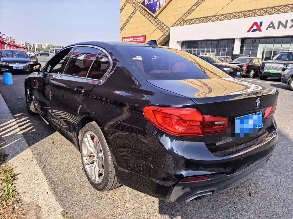BMW 5 Series — миниатюра 4