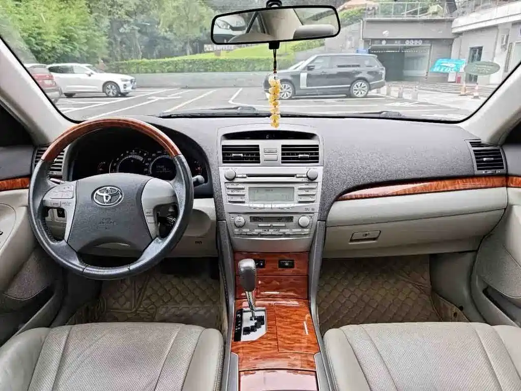 Toyota Camry — миниатюра 19