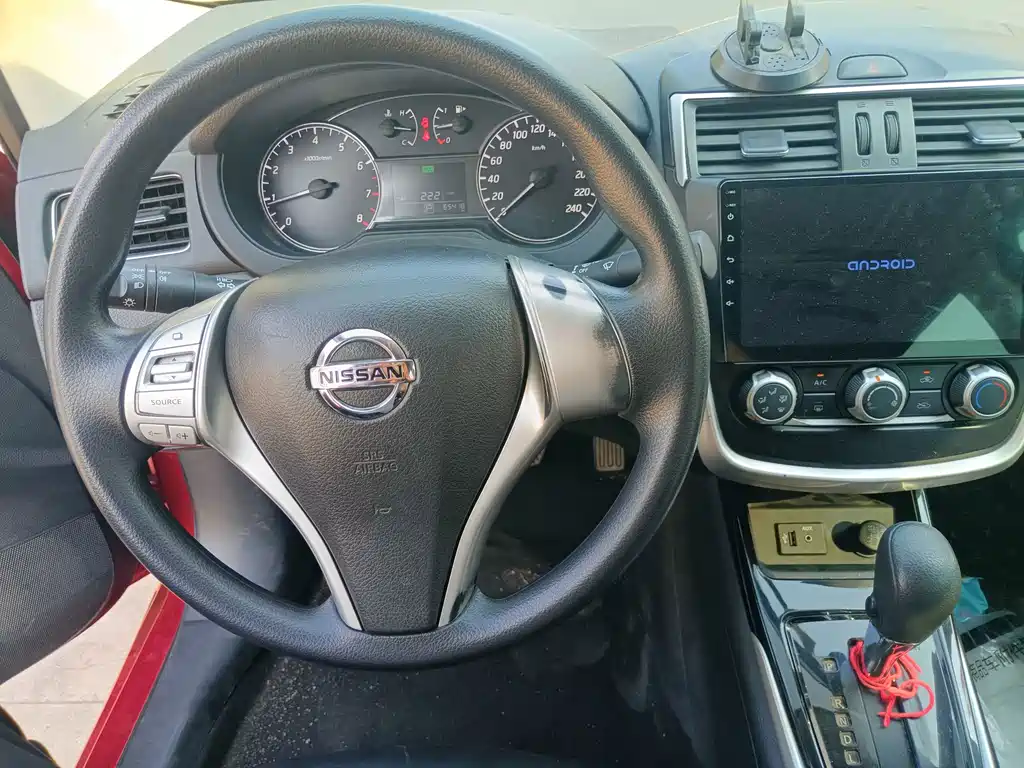 Nissan Tiida — миниатюра 9