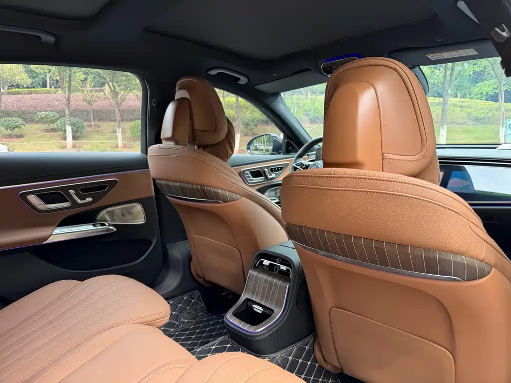 Mercedes-Benz E-Class — миниатюра 10
