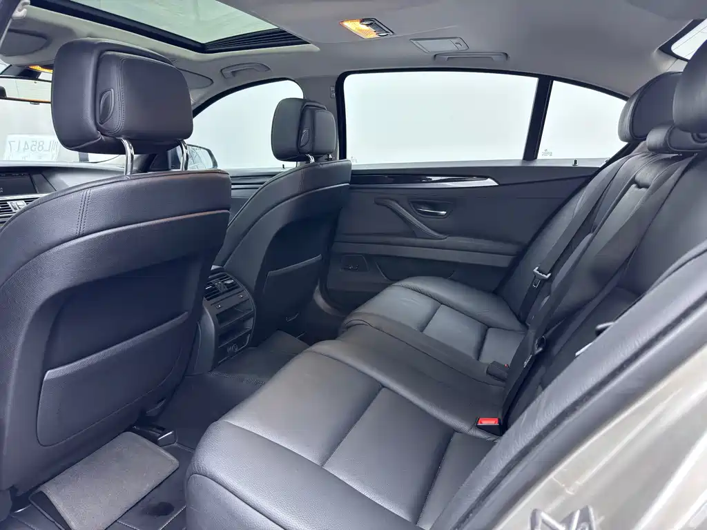BMW 5 Series — миниатюра 14