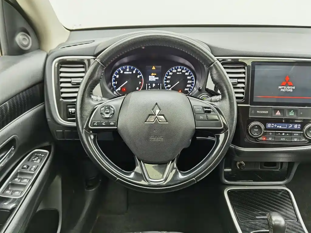 Mitsubishi Outlander — миниатюра 11