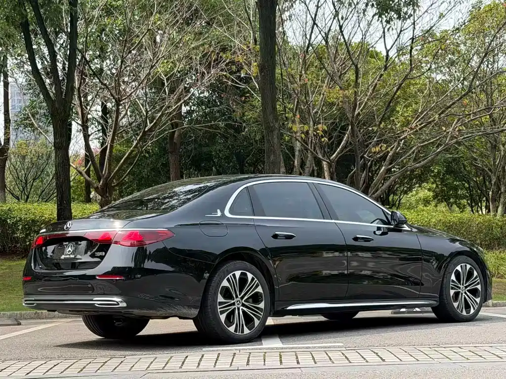 Mercedes-Benz E-Class — миниатюра 16