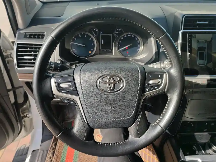 TOYOTA PRADO
