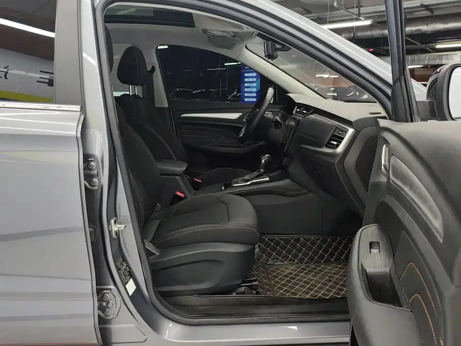 Roewe RX3 — миниатюра 8