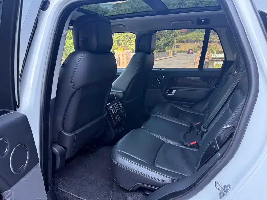 Land Rover Range Rover — миниатюра 5