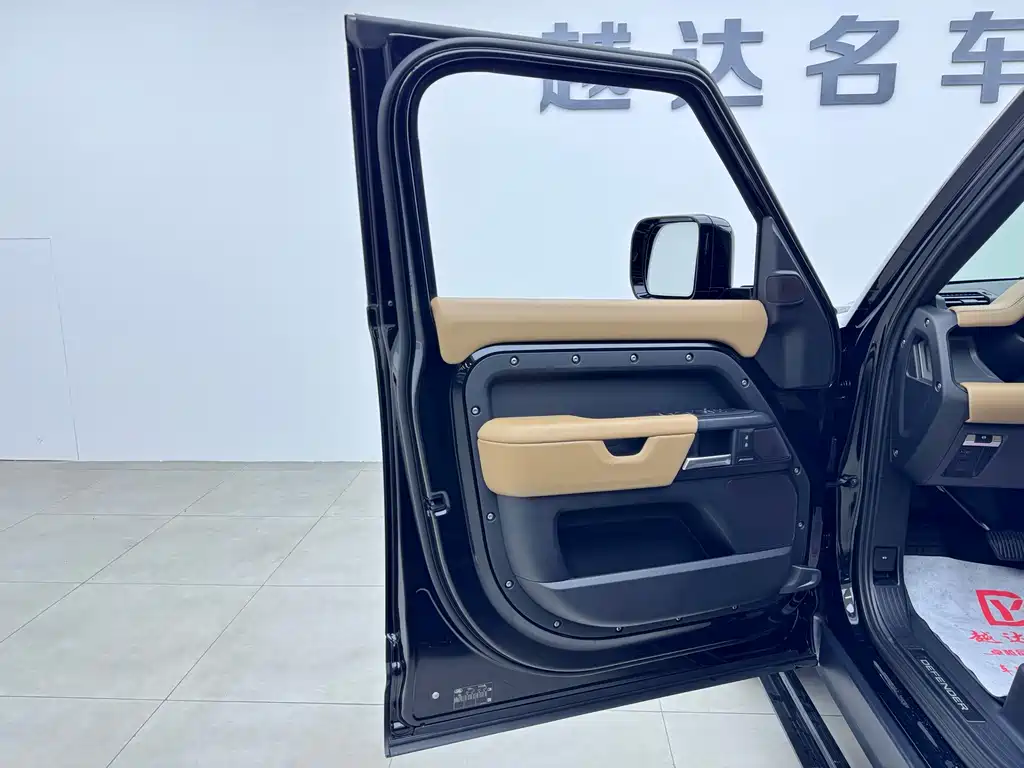 Land Rover Defender — миниатюра 6