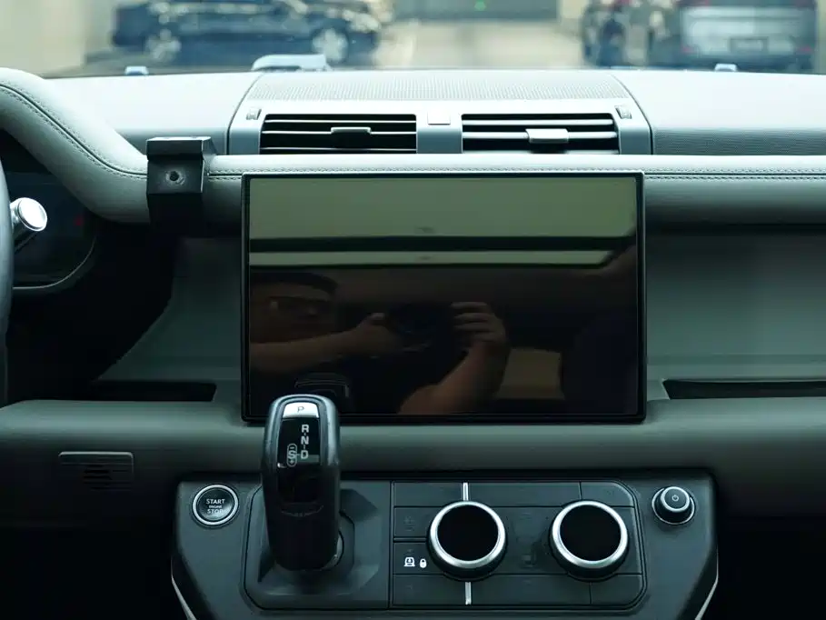 Land Rover Defender — миниатюра 18