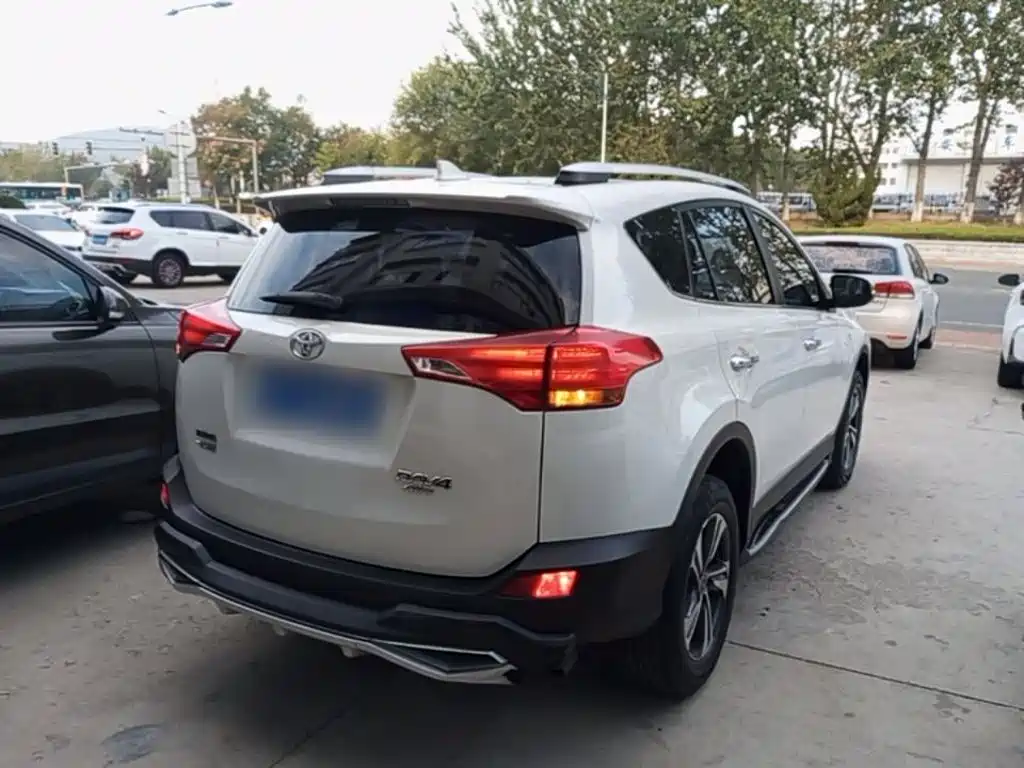 Toyota RAV4 — миниатюра 7