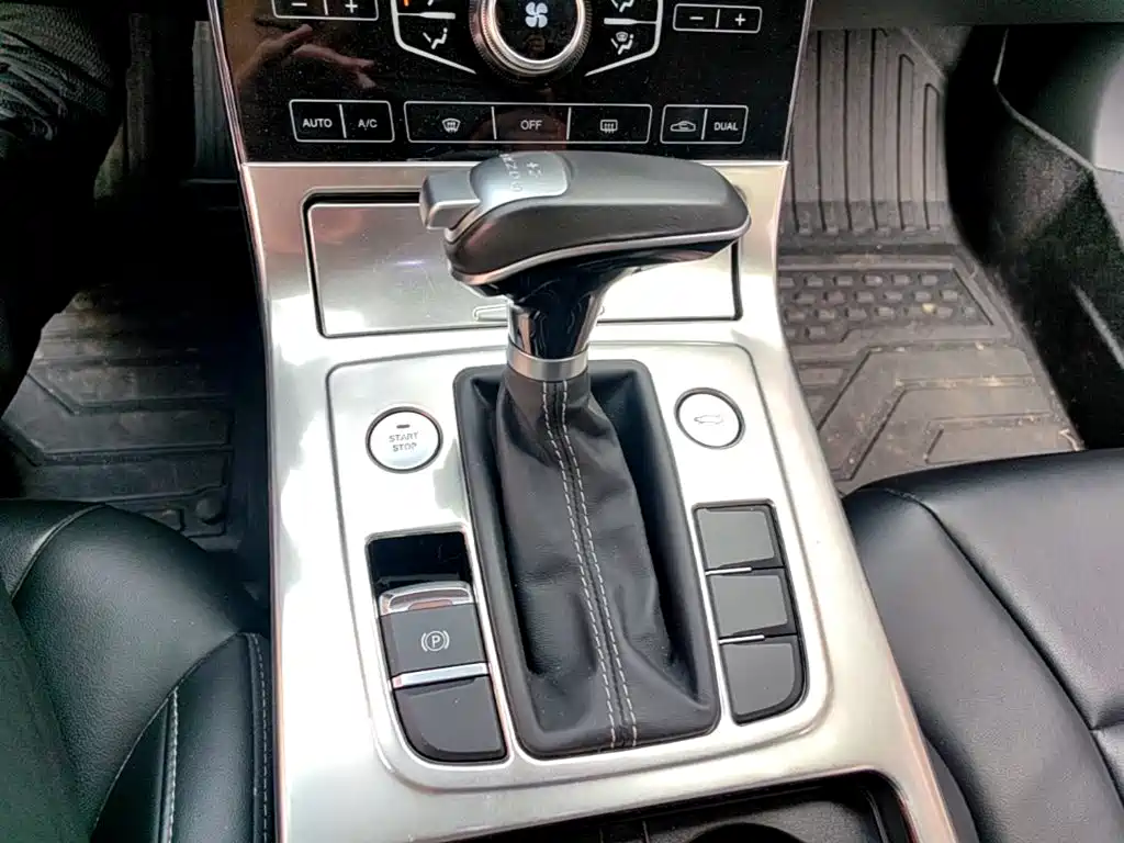 Hongqi Hongqi H5 — миниатюра 14