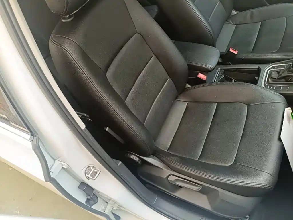 Volkswagen Golf Sportsvan — миниатюра 25