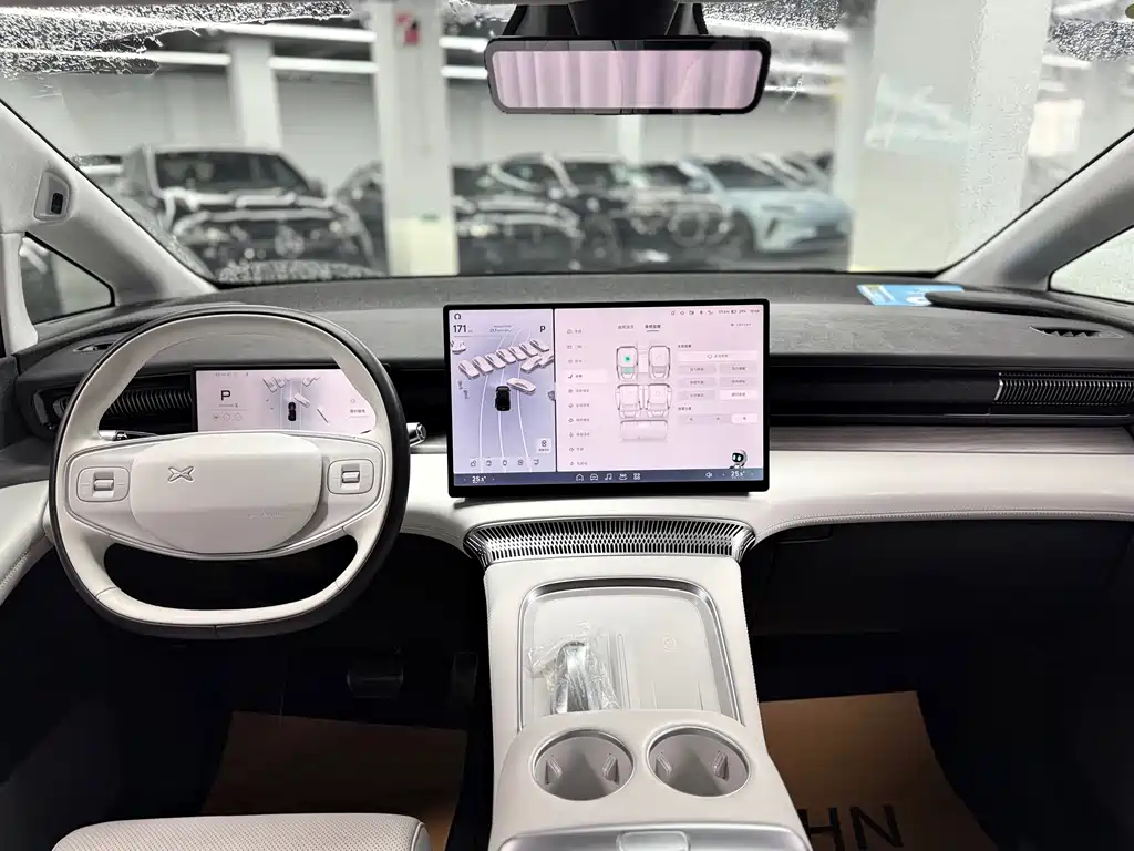 XPeng X9 — миниатюра 6