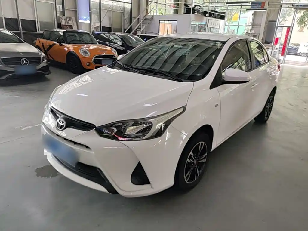Toyota Yaris L — миниатюра 2