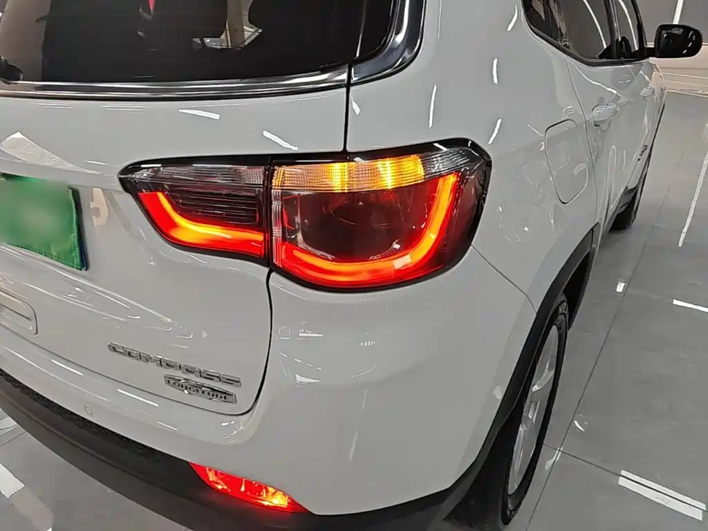 Jeep Compass — миниатюра 8