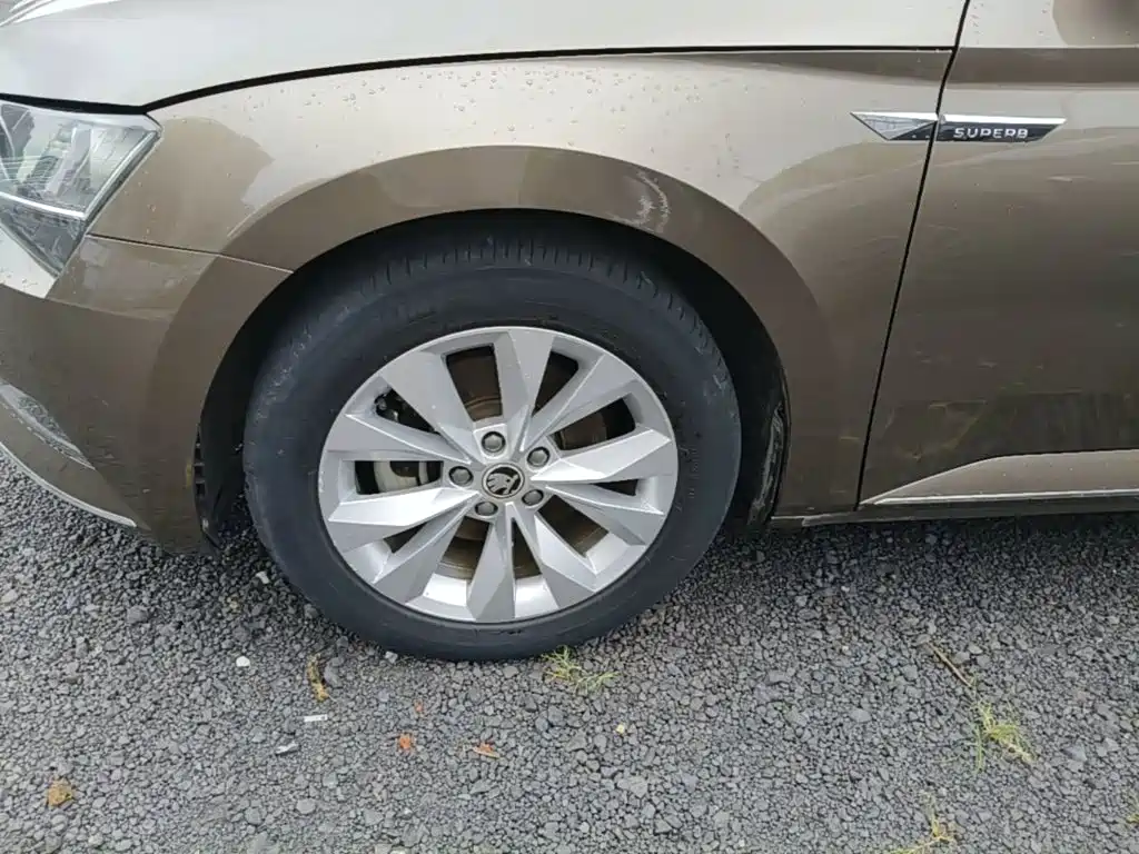 Skoda Superb — миниатюра 23