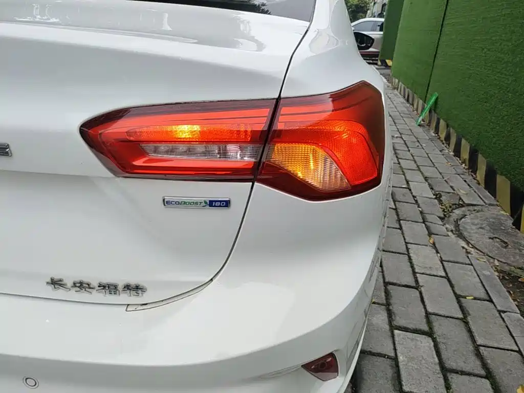 Ford Focus — миниатюра 8