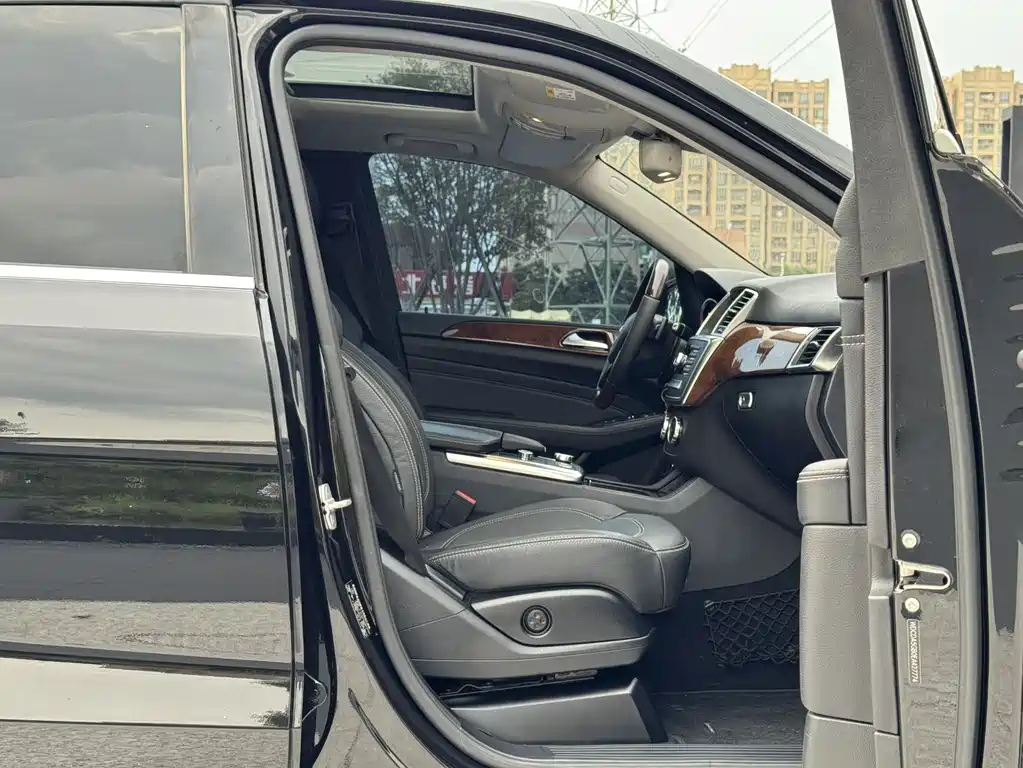 Mercedes-Benz M-Class — миниатюра 12