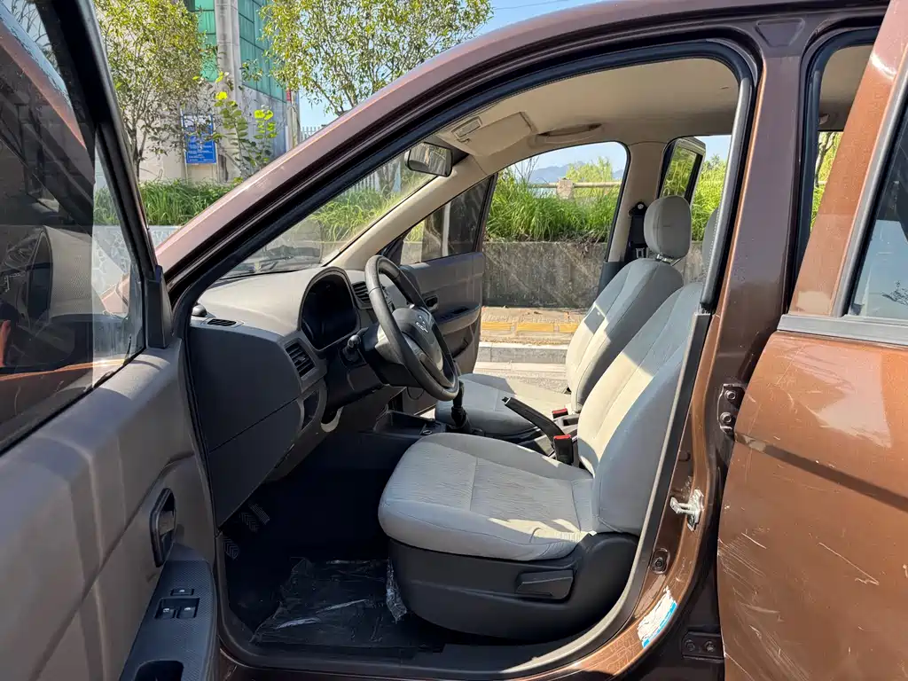 Wuling Hongguang — миниатюра 8