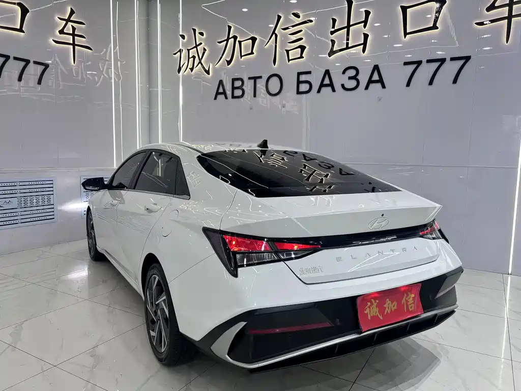 Hyundai Elantra — миниатюра 6