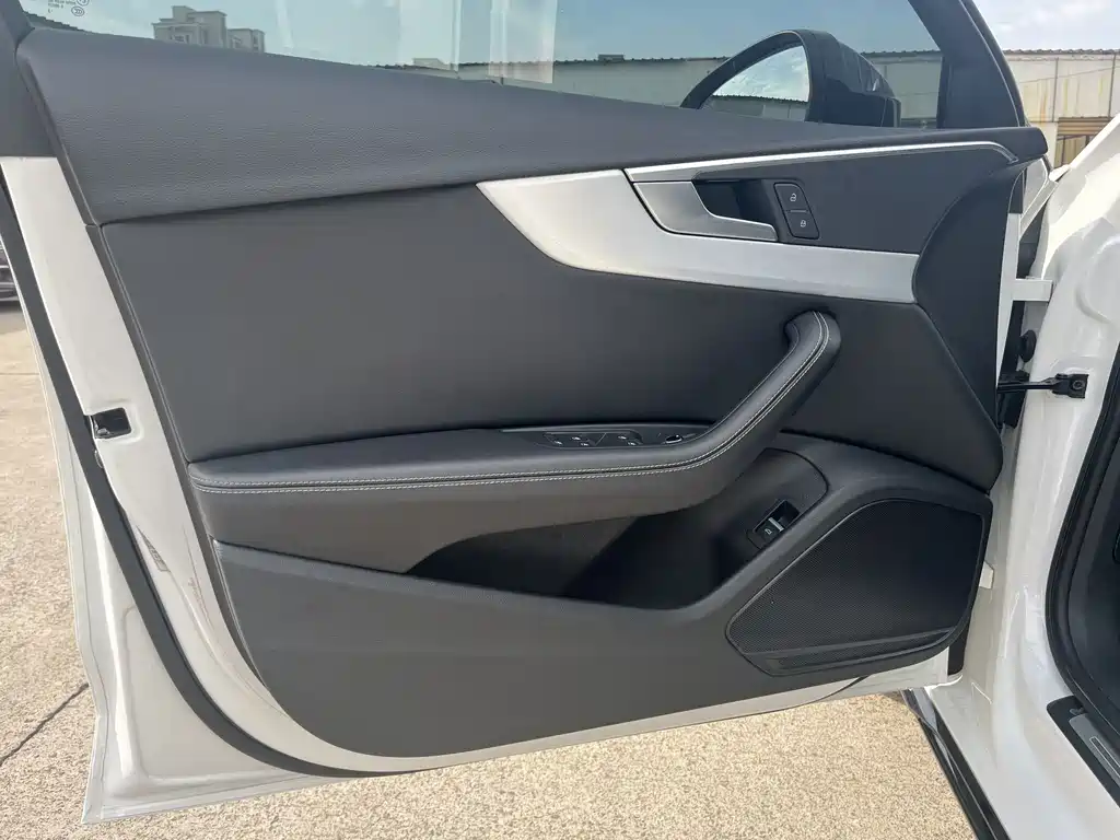 Audi A4L — миниатюра 11