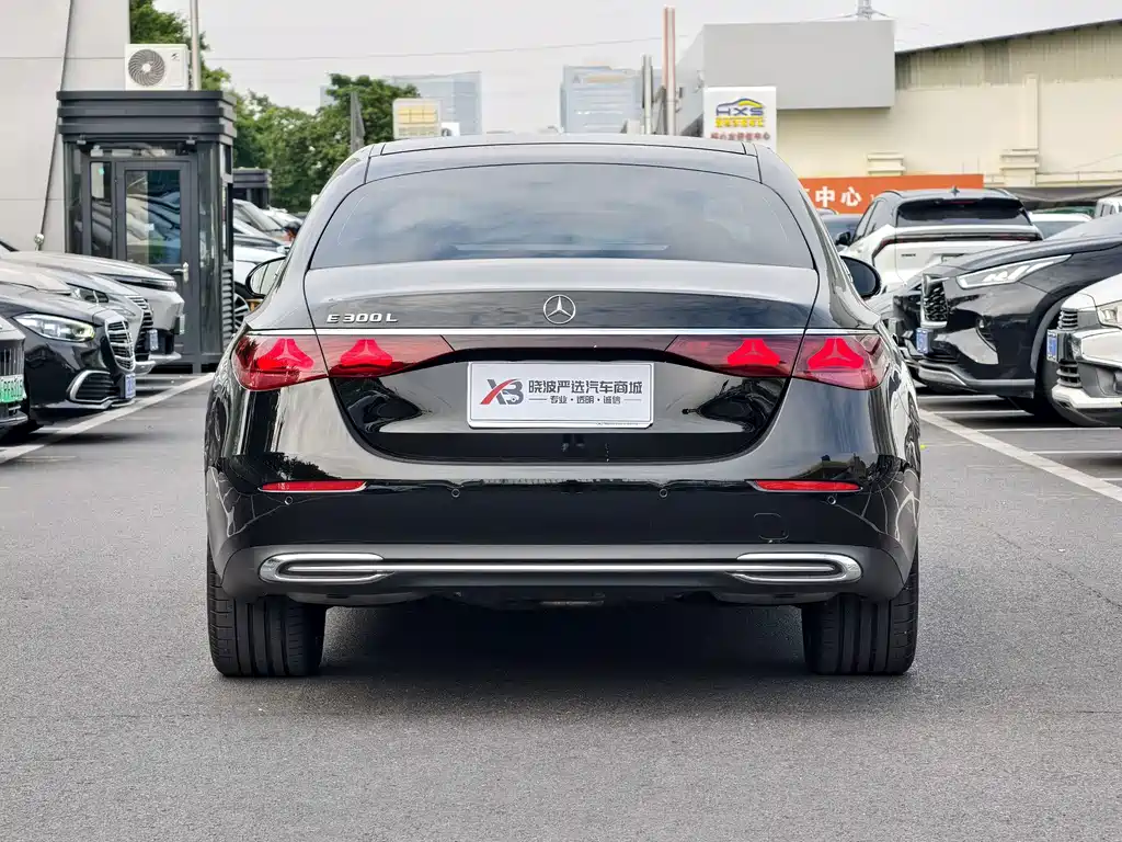 Mercedes-Benz E-Class — миниатюра 5