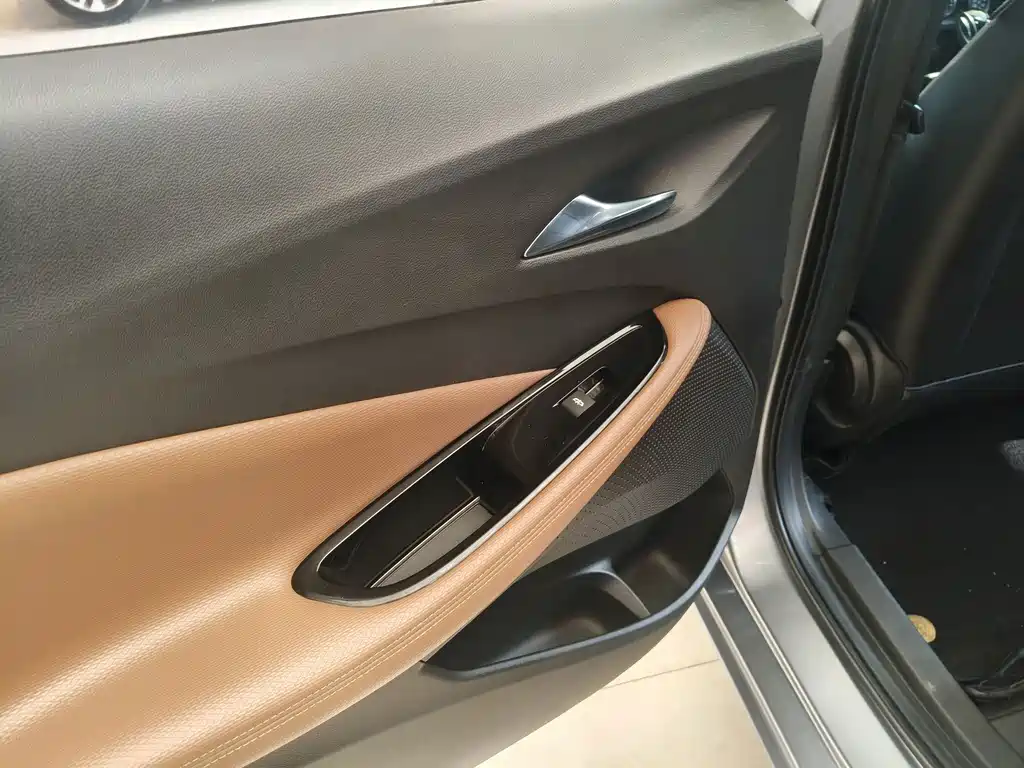 Buick Verano — миниатюра 9