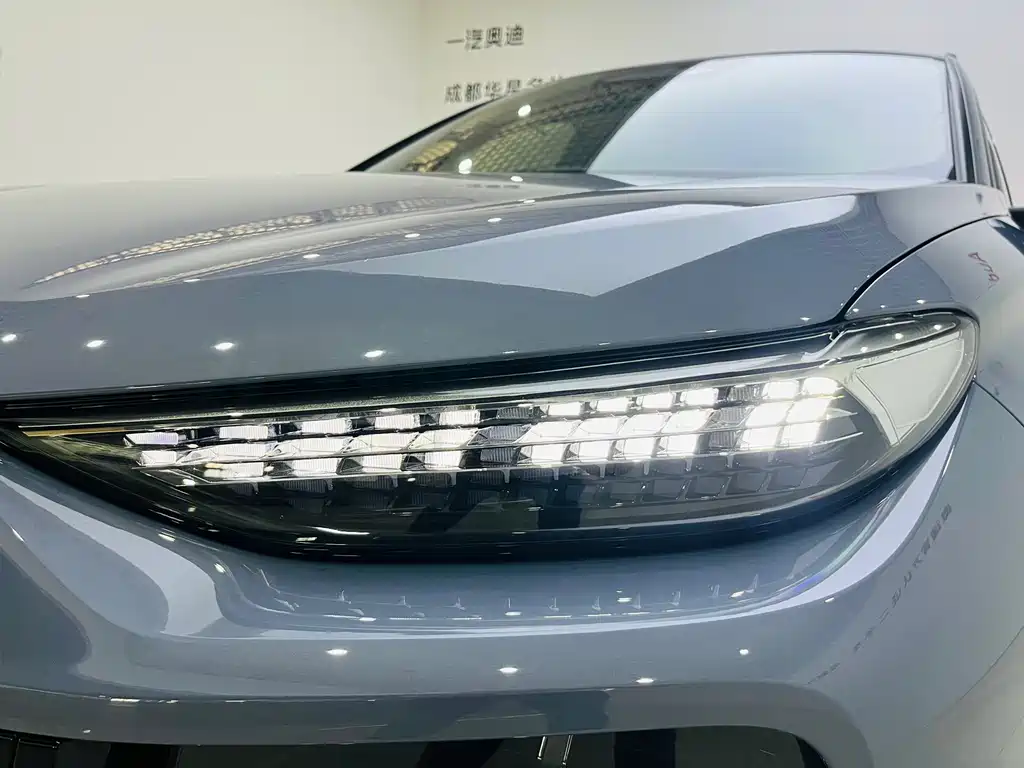 Audi Q6L e-tron — миниатюра 15