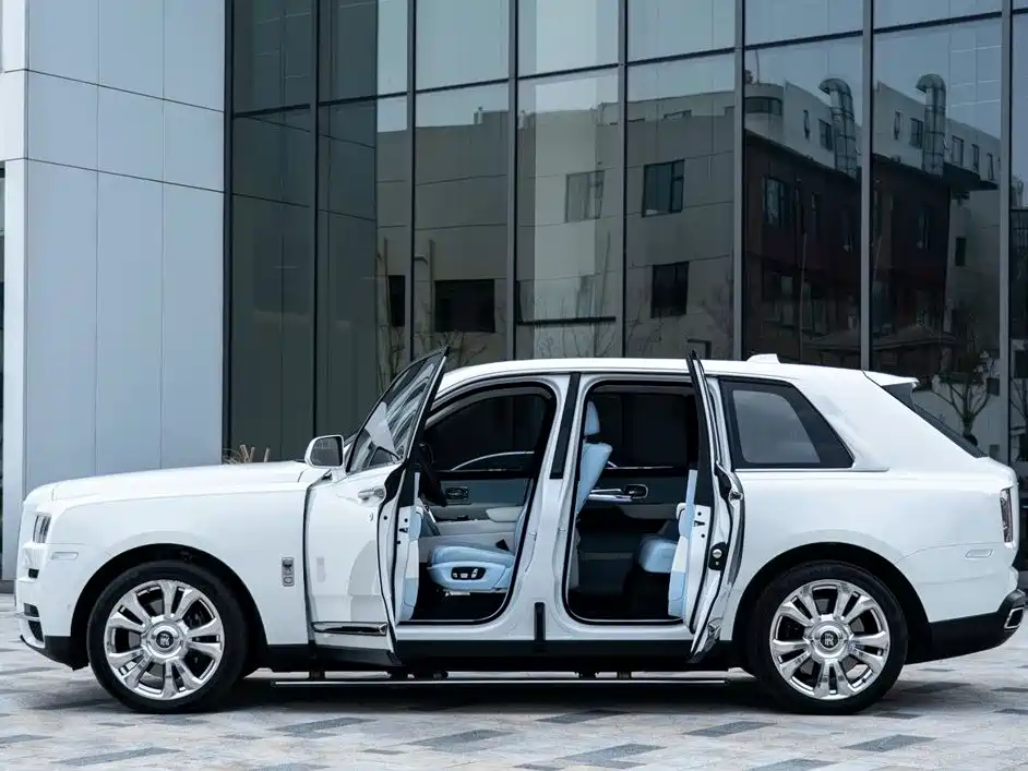 Rolls-Royce Cullinan — миниатюра 6