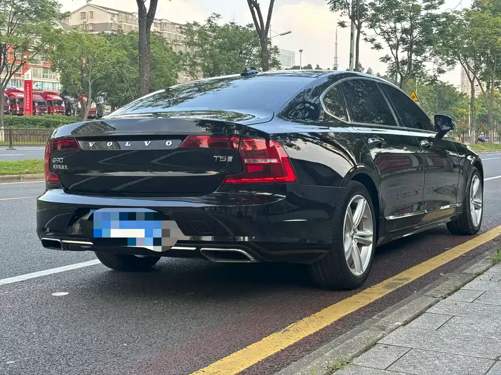 Volvo S90 — миниатюра 7