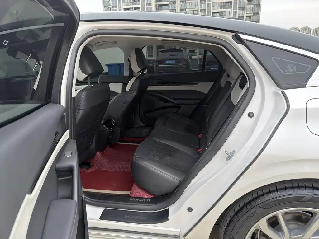 Ford Mondeo — миниатюра 8